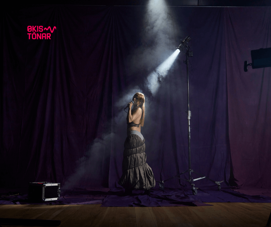 Frum - elektronisk og organisk, millum myrkur og ljós