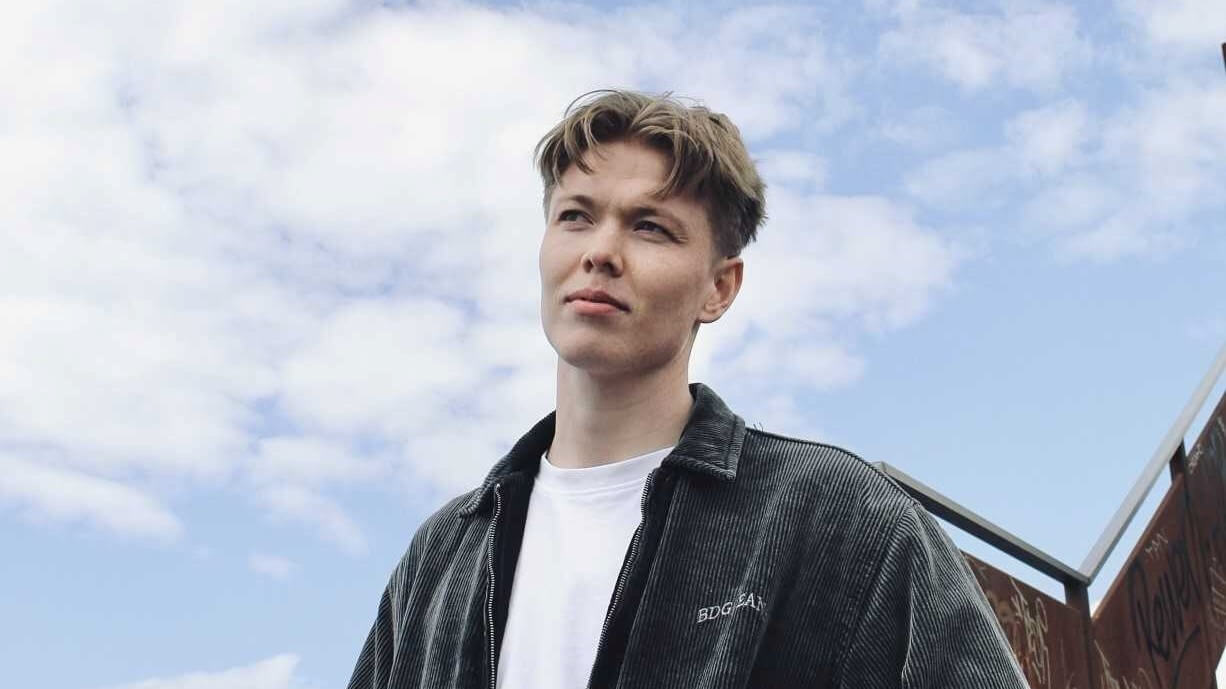 Beinir - Einsamallur á palli