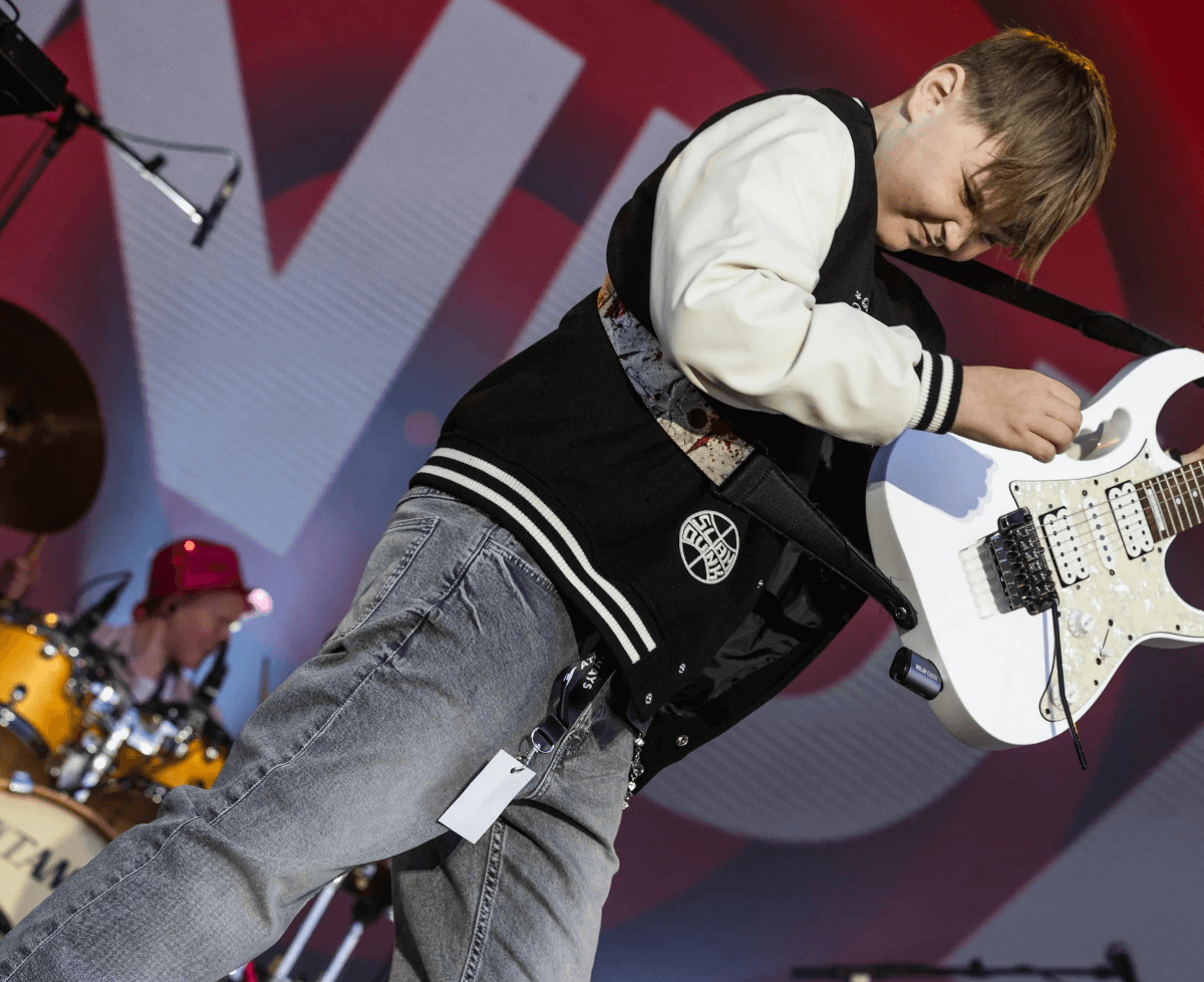 Rock-konsert við næmingum og lærarum í Tónlistaskúlanum