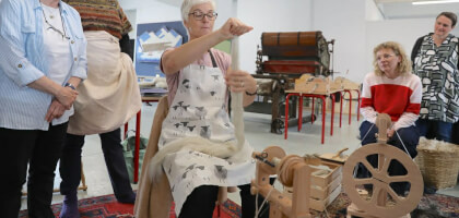 Spinning fyri roynd við Theresu George frá The Spinning Barn – við egnum rokki